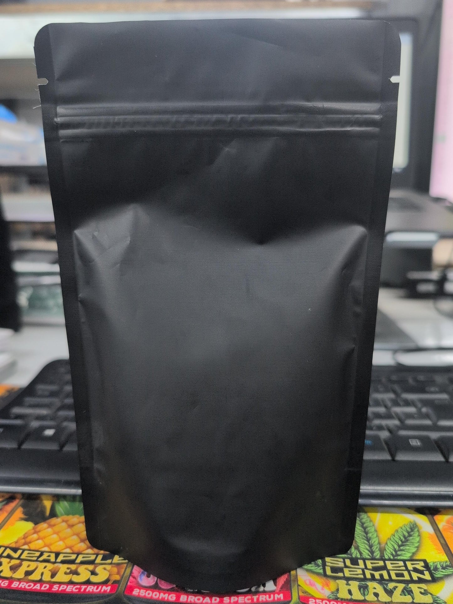 Matte black stand-up resealable pouch 21cm x 13cm - X0846