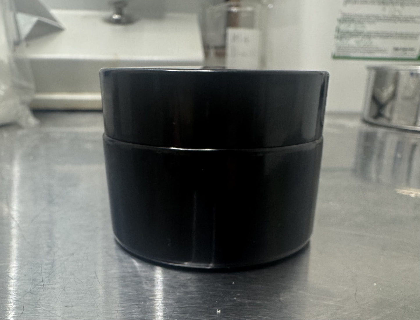 Black glass jar with black plastic lid (30g) - X0847
